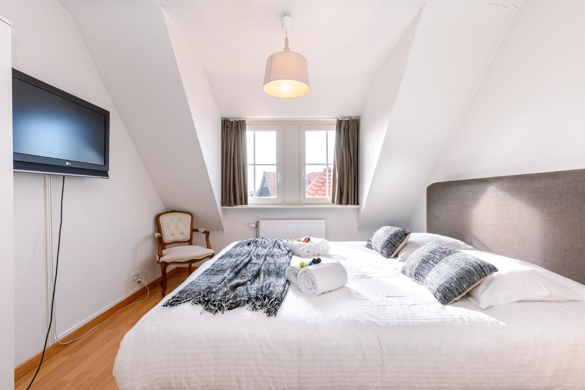 Charming Spacious Duplex Apt With Private Parking In Knokke Lägenhet Exteriör bild